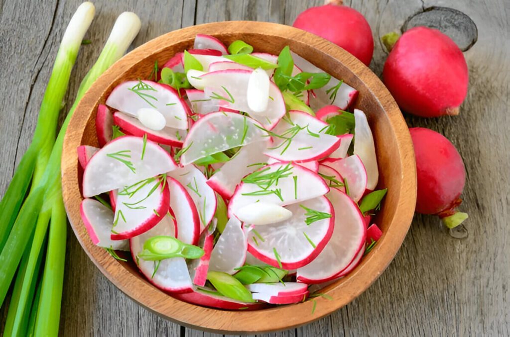Summer Radish Salad: A Crisp, Light, and Refreshing